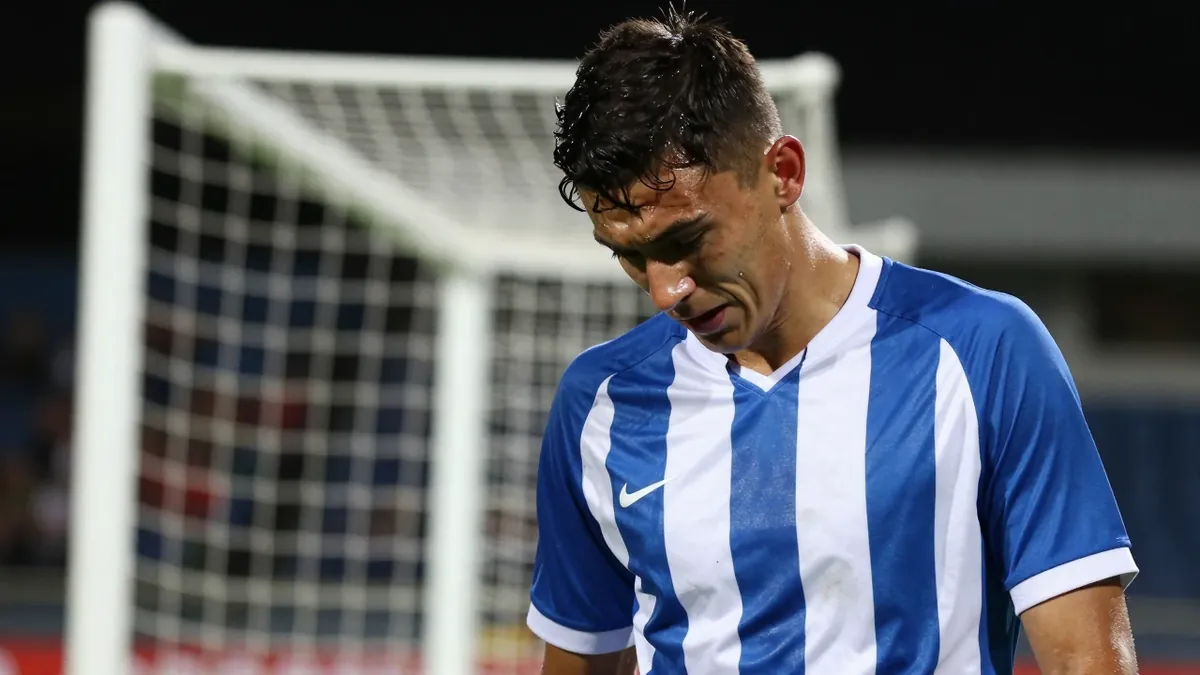 Bristol Rovers conceded a stoppage-time goal to draw 1-1 with Colchester United, maintaining their position at the summit...